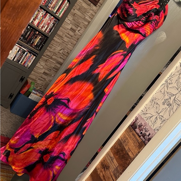Vibrant Maxi Dress with Open Strap back Size Medium - Picture 5 of 6